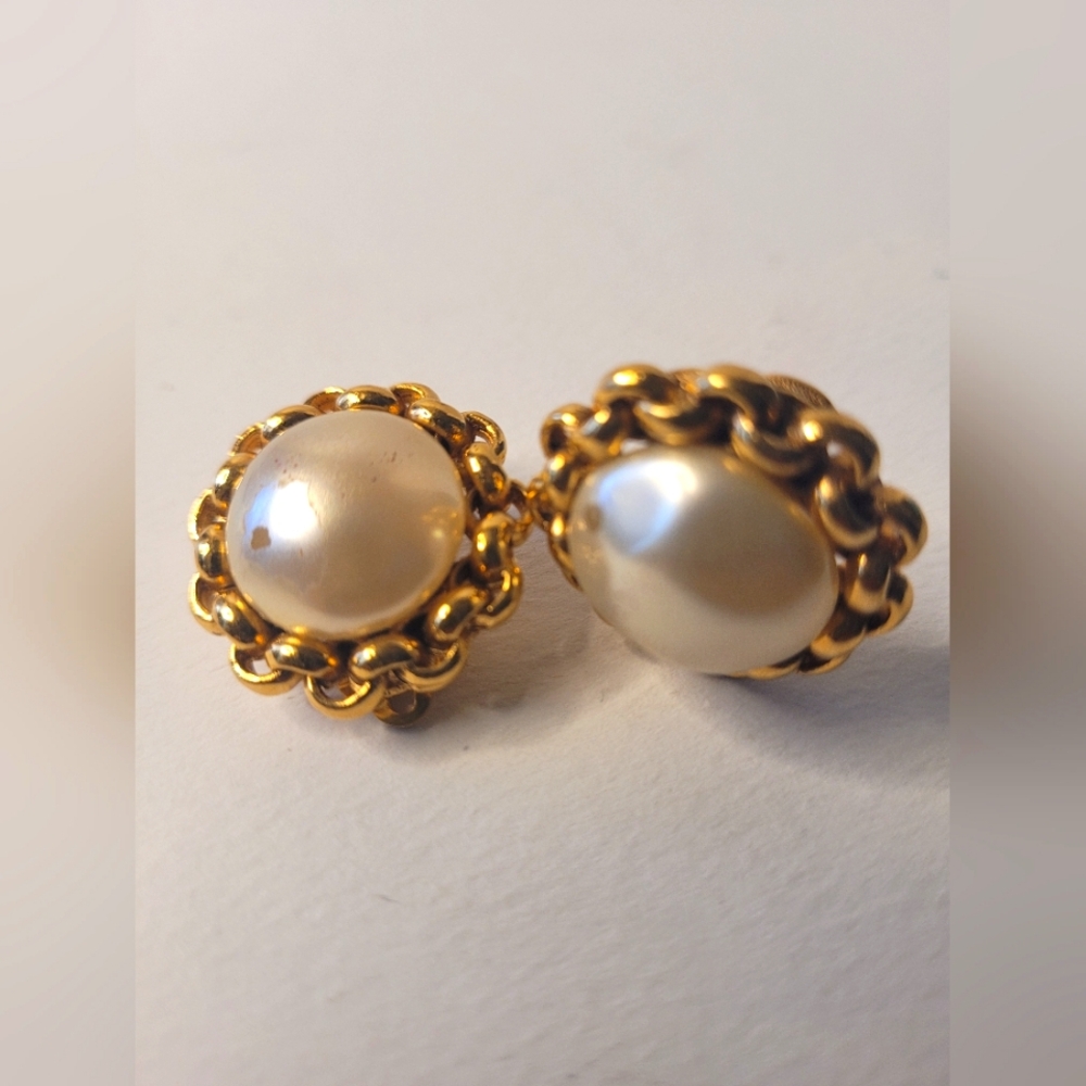 Chanel Vintage Pearl Gold Plated Clip Earrings